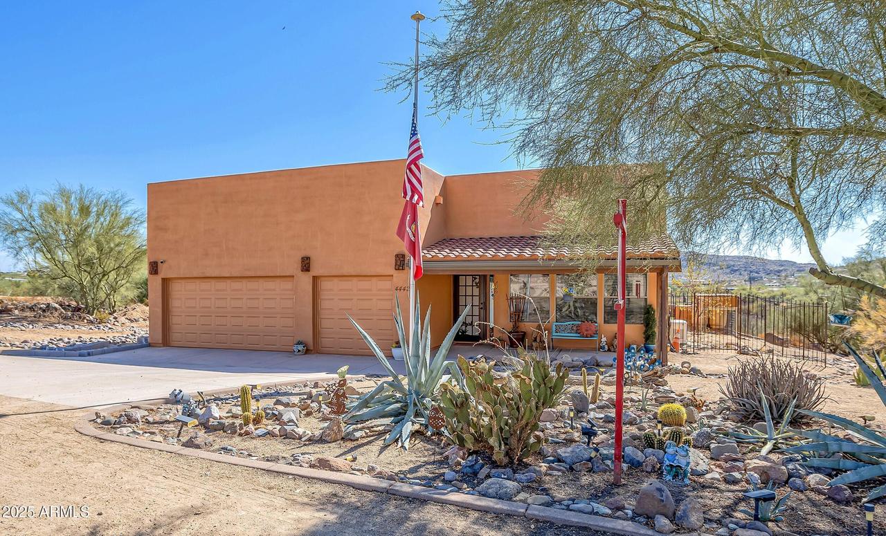 44421 N 12th St., New River, AZ 85087