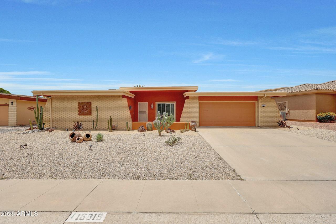16818 N Meadow Park Dr., Sun City, AZ 85351