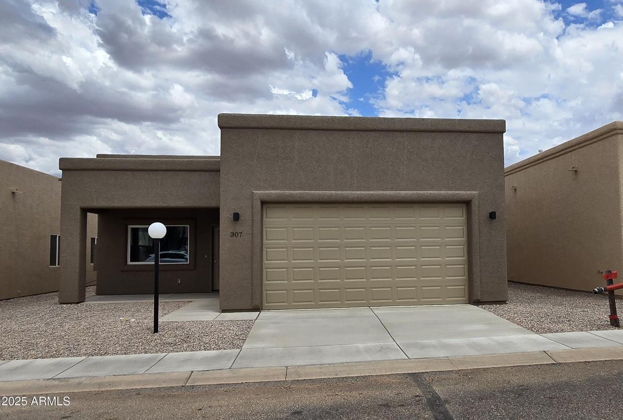 307 S Meadowood Ln., Sierra Vista, AZ 85635