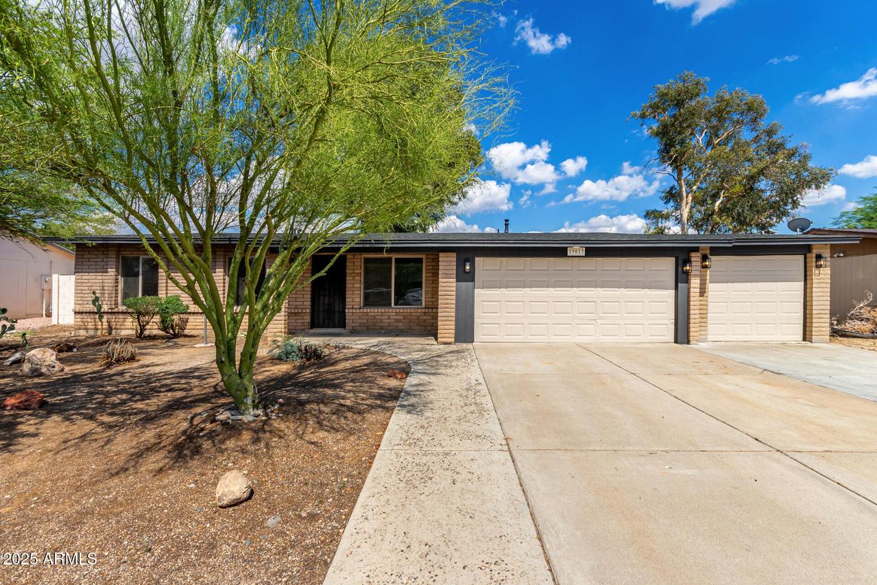 19013 N 18th Ave., Phoenix, AZ 85027
