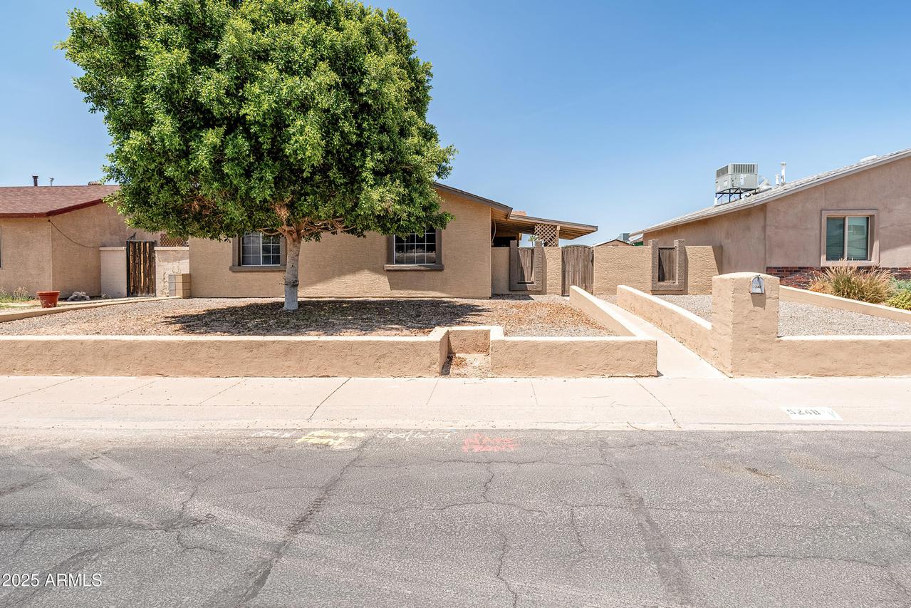 5248 W Mauna Loa Ln., Glendale, AZ 85306