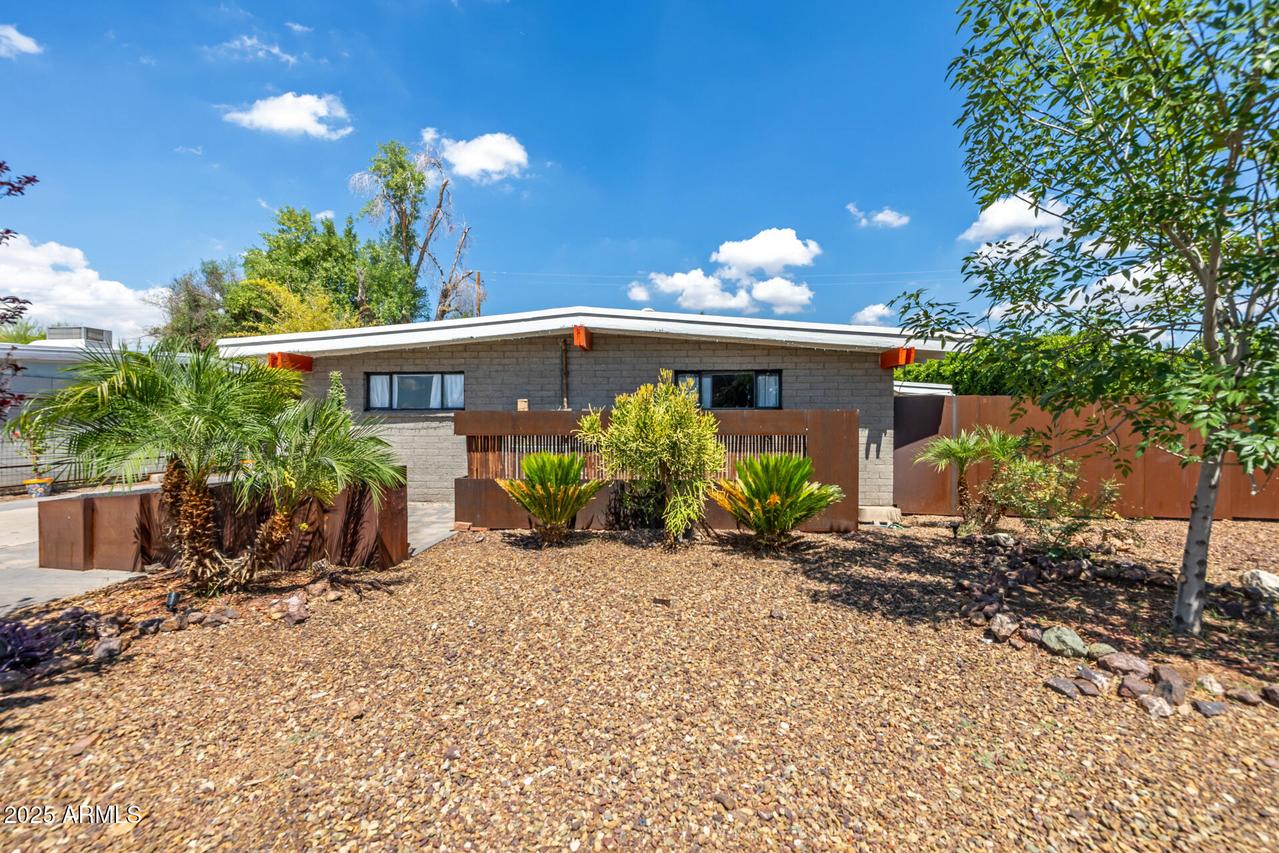 5739 N 11th St., Phoenix, AZ 85014