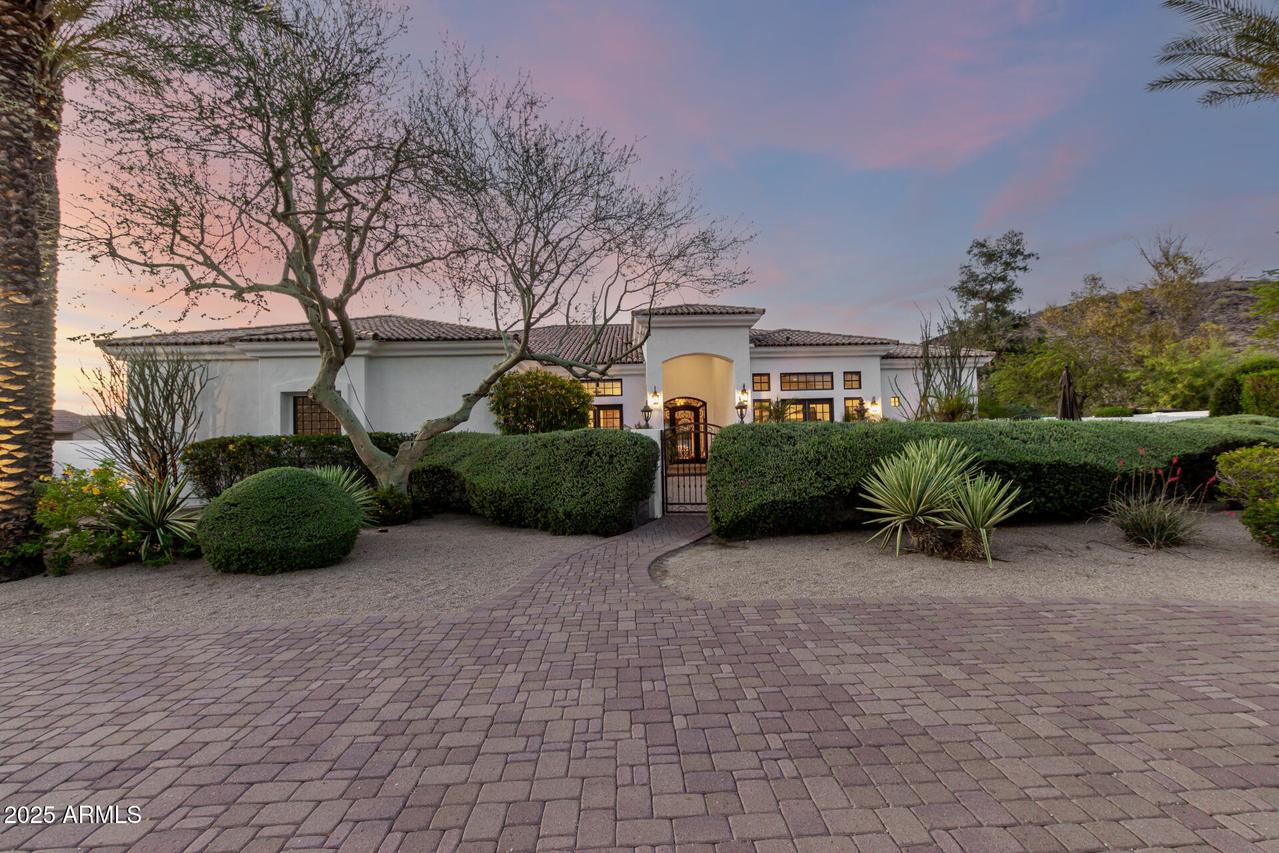 6308 W Parkside Ln., Glendale, AZ 85310