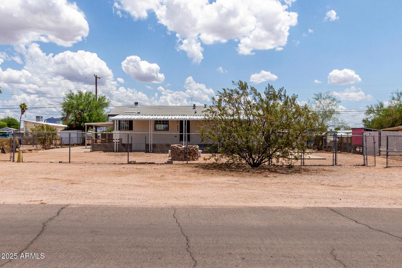 965 S Lawson Dr., Apache Junction, AZ 85120