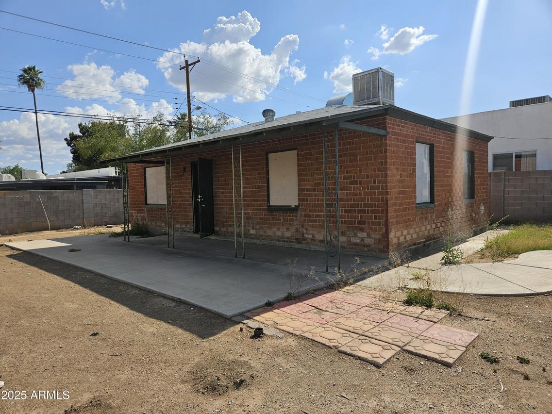 2011 W Ocotillo Rd., Phoenix, AZ 85015