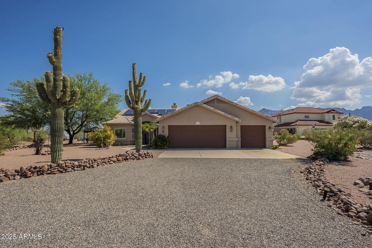 5742 E 20th Ave., Apache Junction, AZ 85119