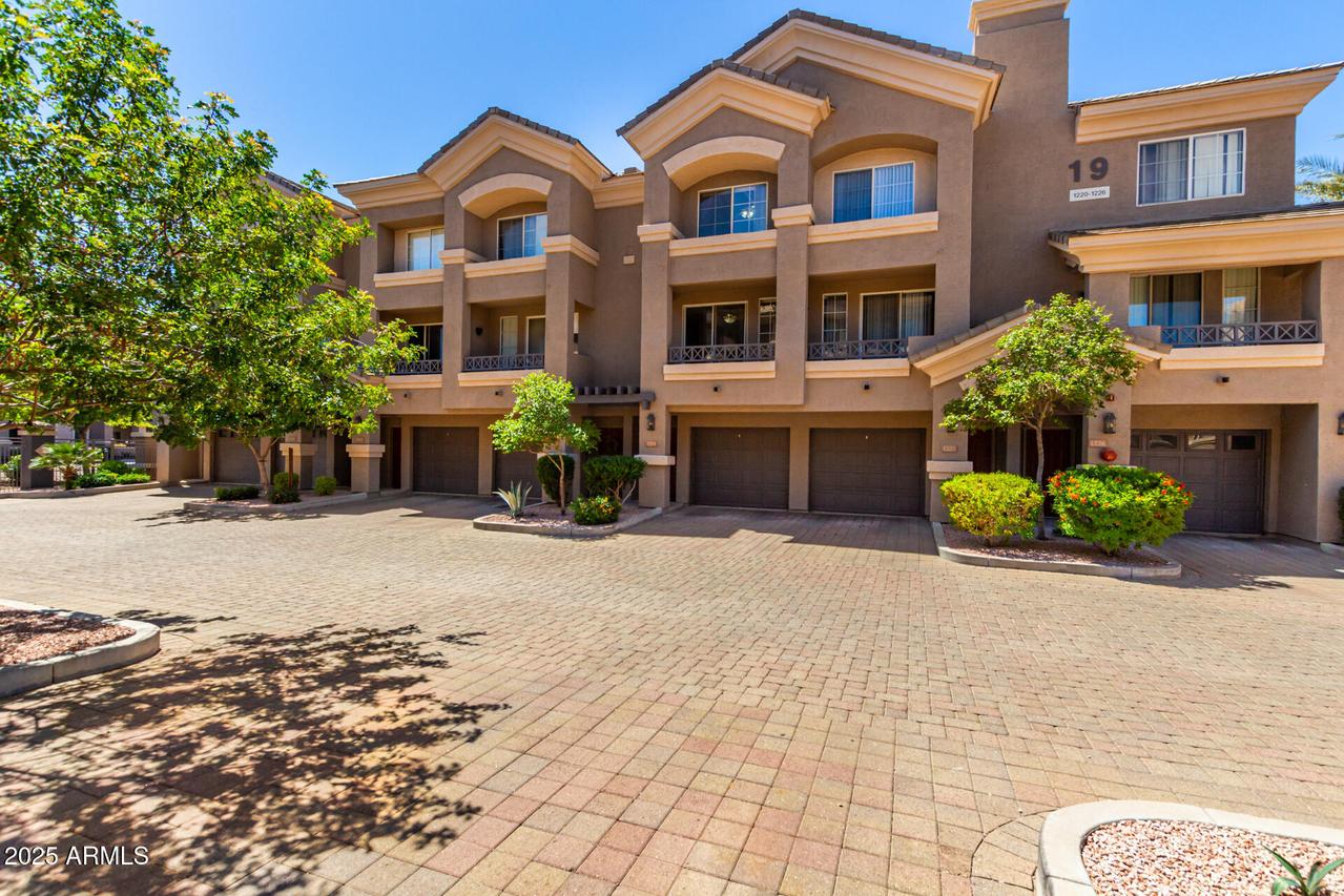 4465 E Paradise Village Pkwy. #1224, Phoenix, AZ 85032