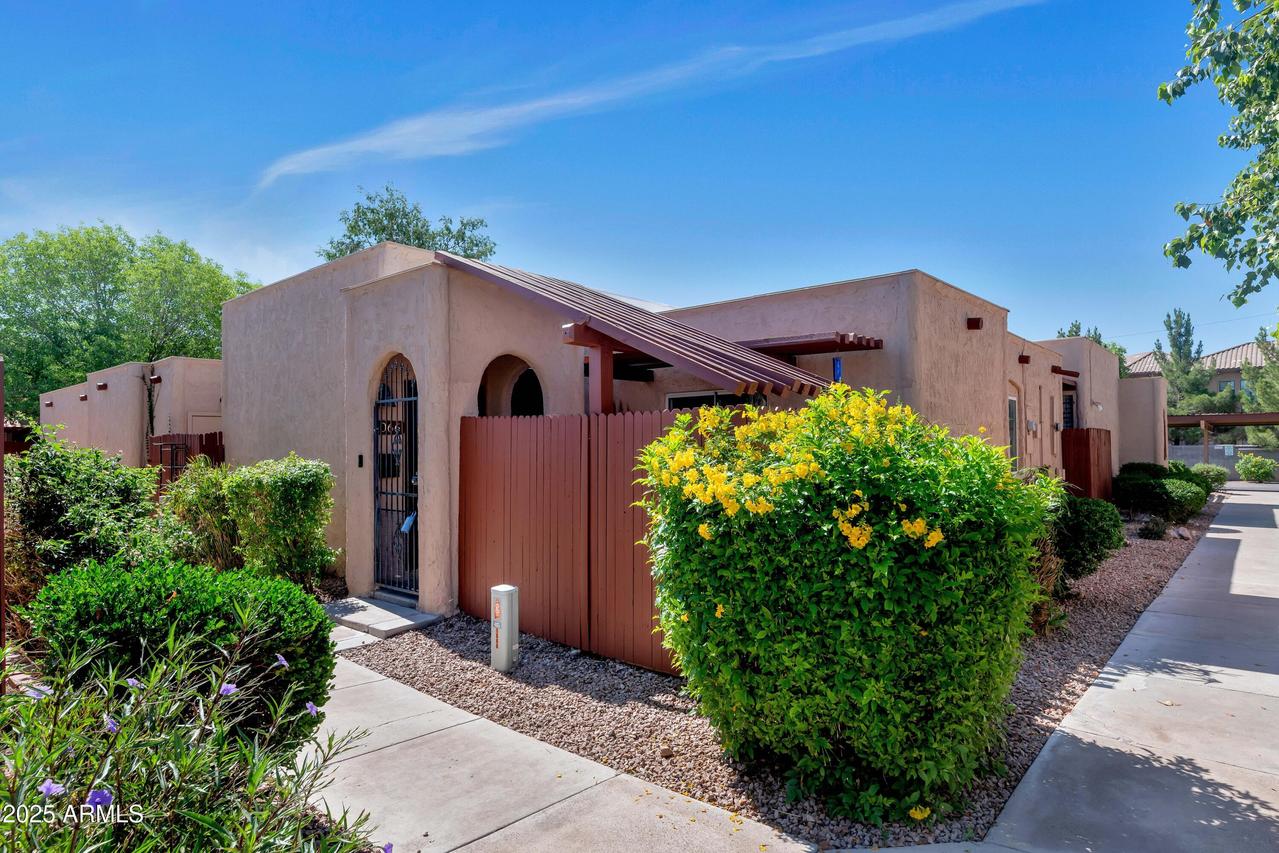 1066 E Pueblo Rd., Phoenix, AZ 85020