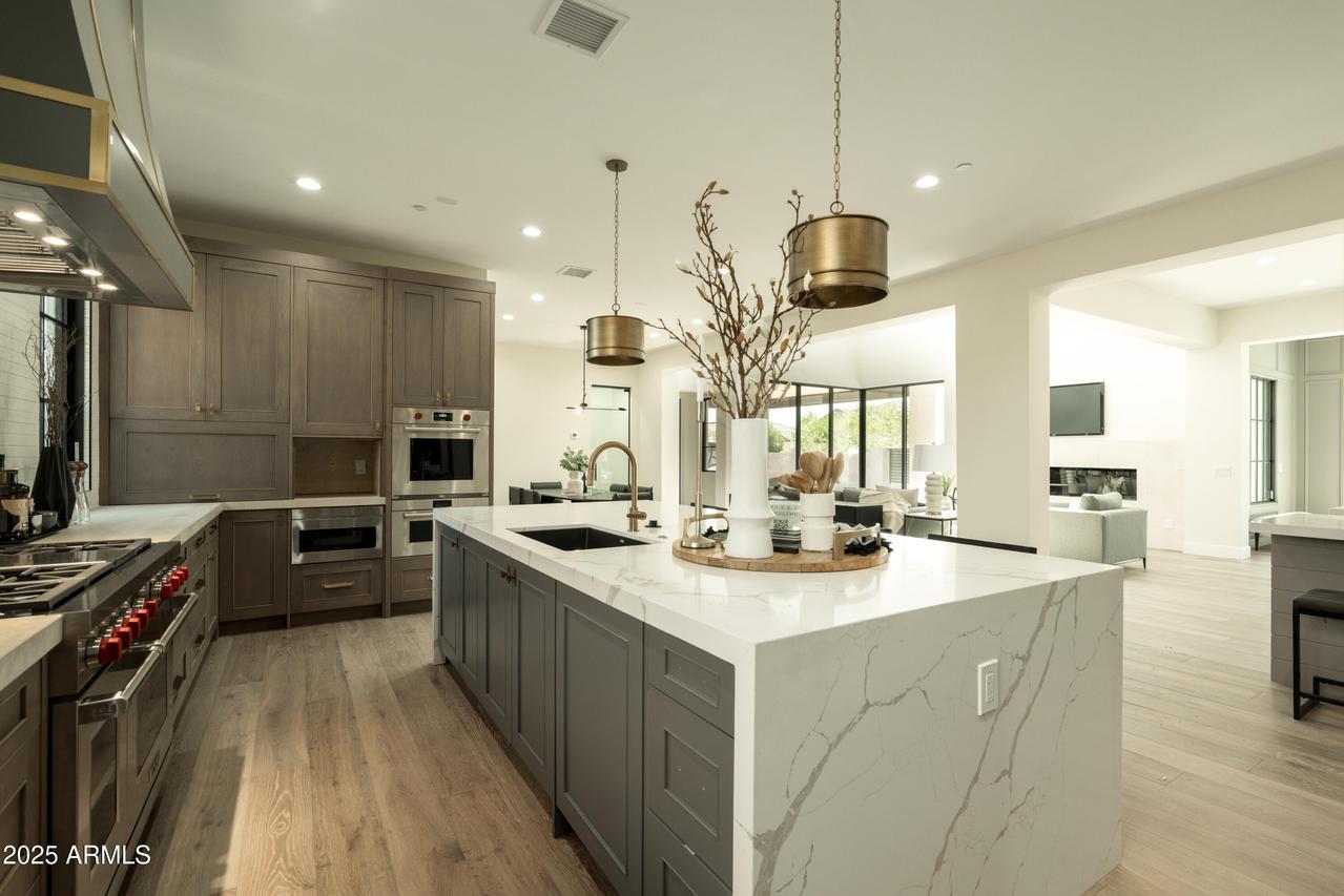 2315 E Mine Creek Rd., Phoenix, AZ 85024