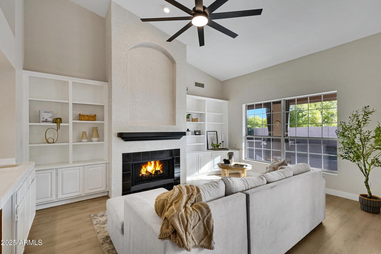 9 E Los Arboles Cir., Tempe, AZ 85284