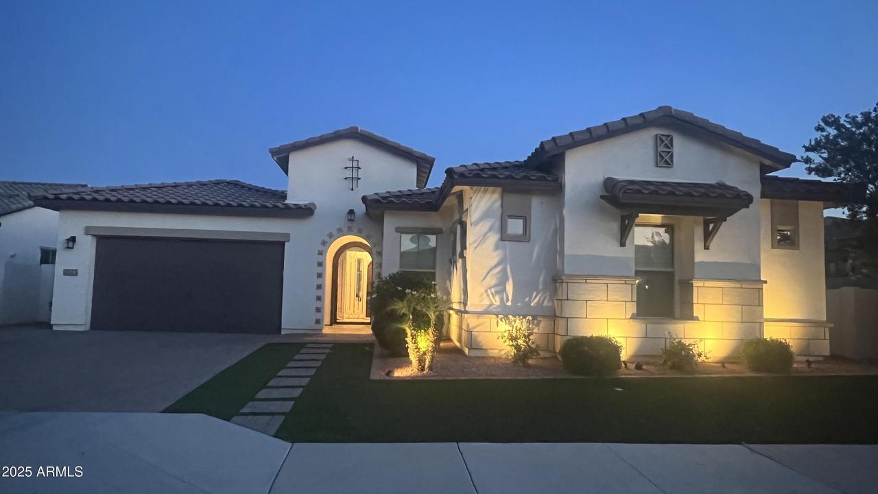 2121 E Aquarius Pl., Chandler, AZ 85249