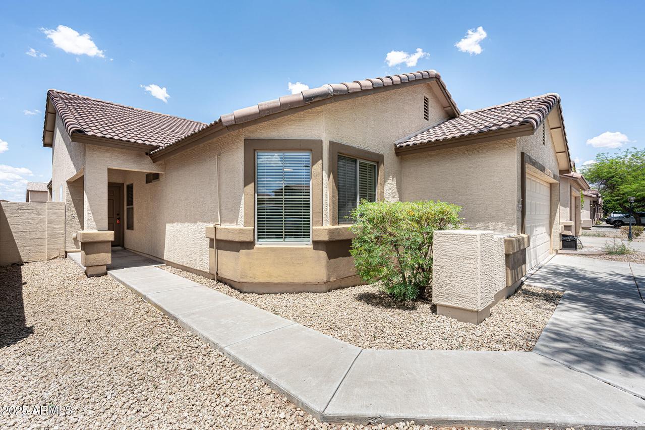 2698 E Denim Tr., San Tan Valley, AZ 85143