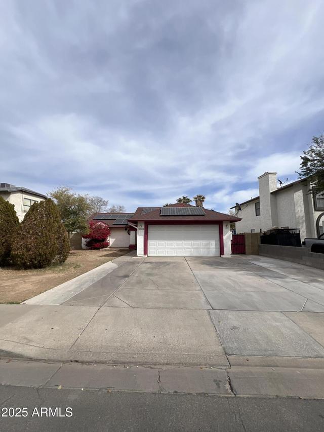 2533 N 88th Ln., Phoenix, AZ 85037