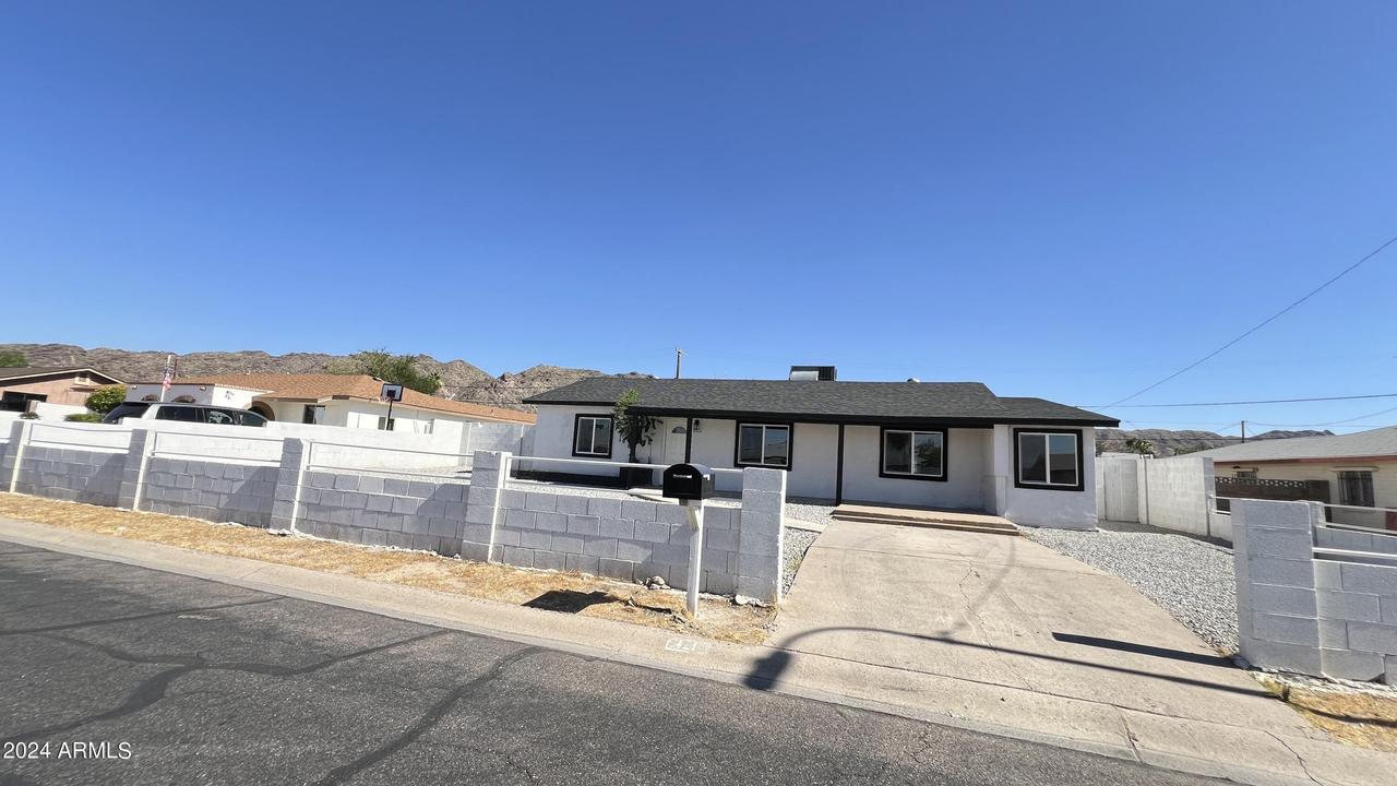 121 E Monte Way, Phoenix, AZ 85042