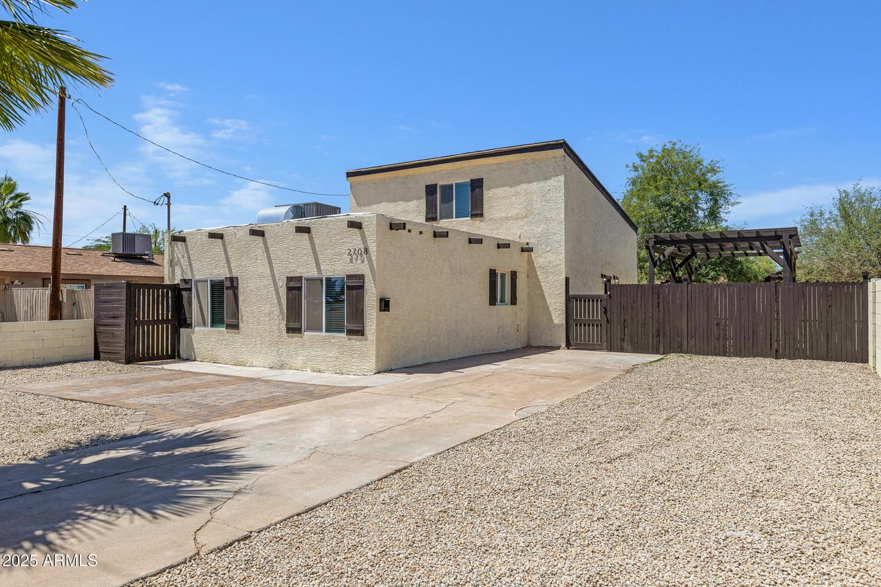 2708 E Roosevelt St., Phoenix, AZ 85008