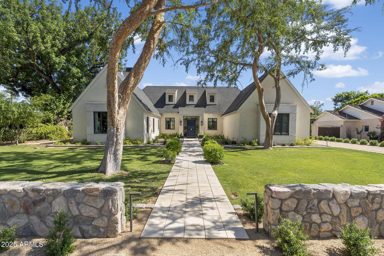 325 W Solano Dr., Phoenix, AZ 85013