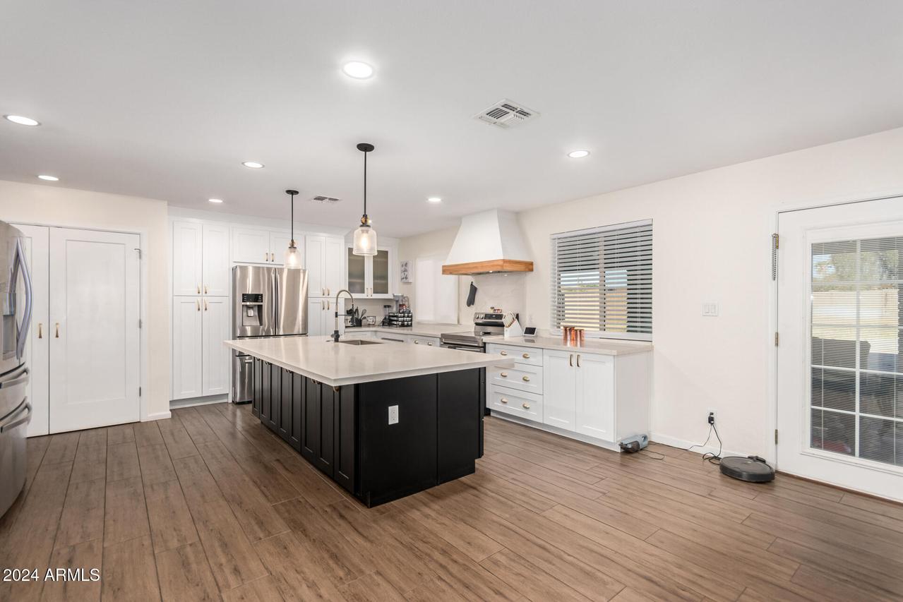 12043 N 46th Ave., Glendale, AZ 85304