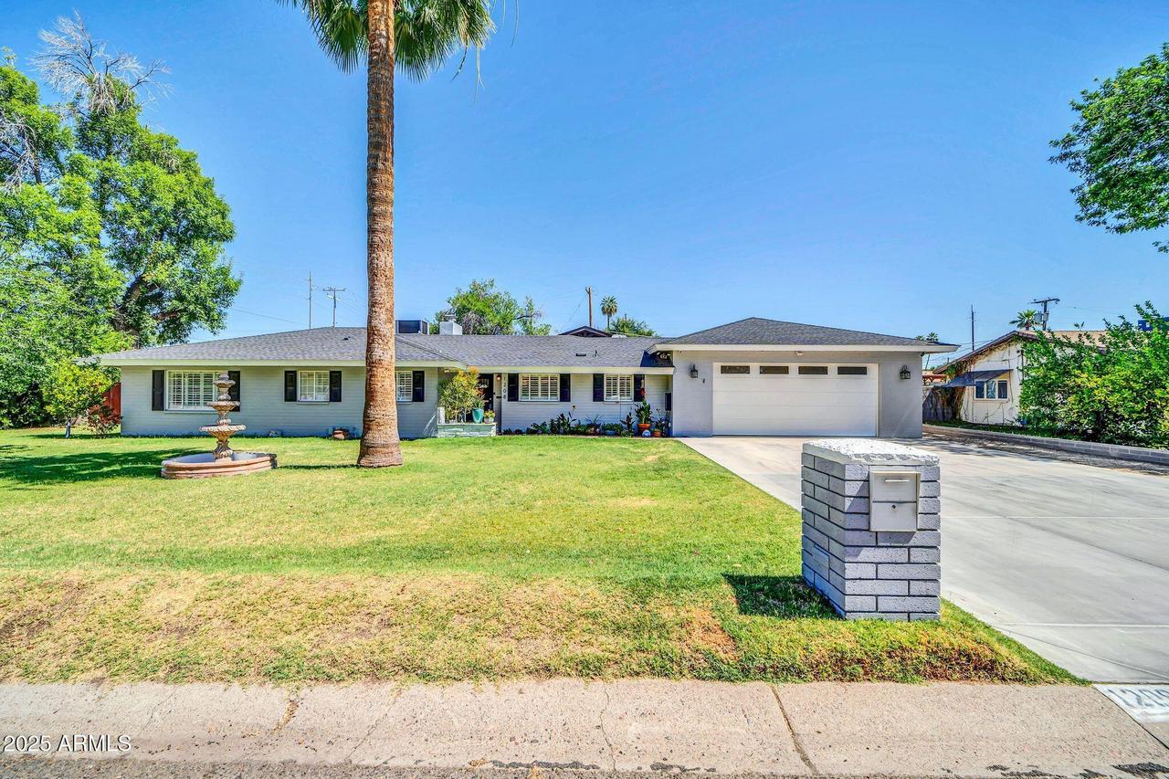 1208 E Tuckey Ln., Phoenix, AZ 85014