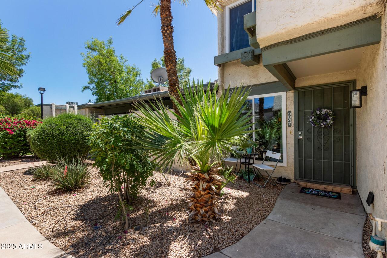 9047 N 52nd Ave., Glendale, AZ 85302