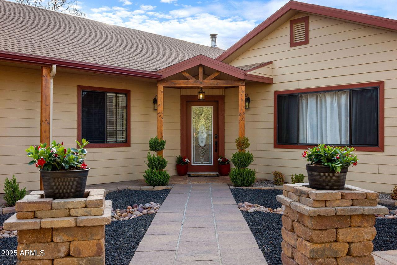 983 Oak Grove Rd., Show Low, AZ 85901
