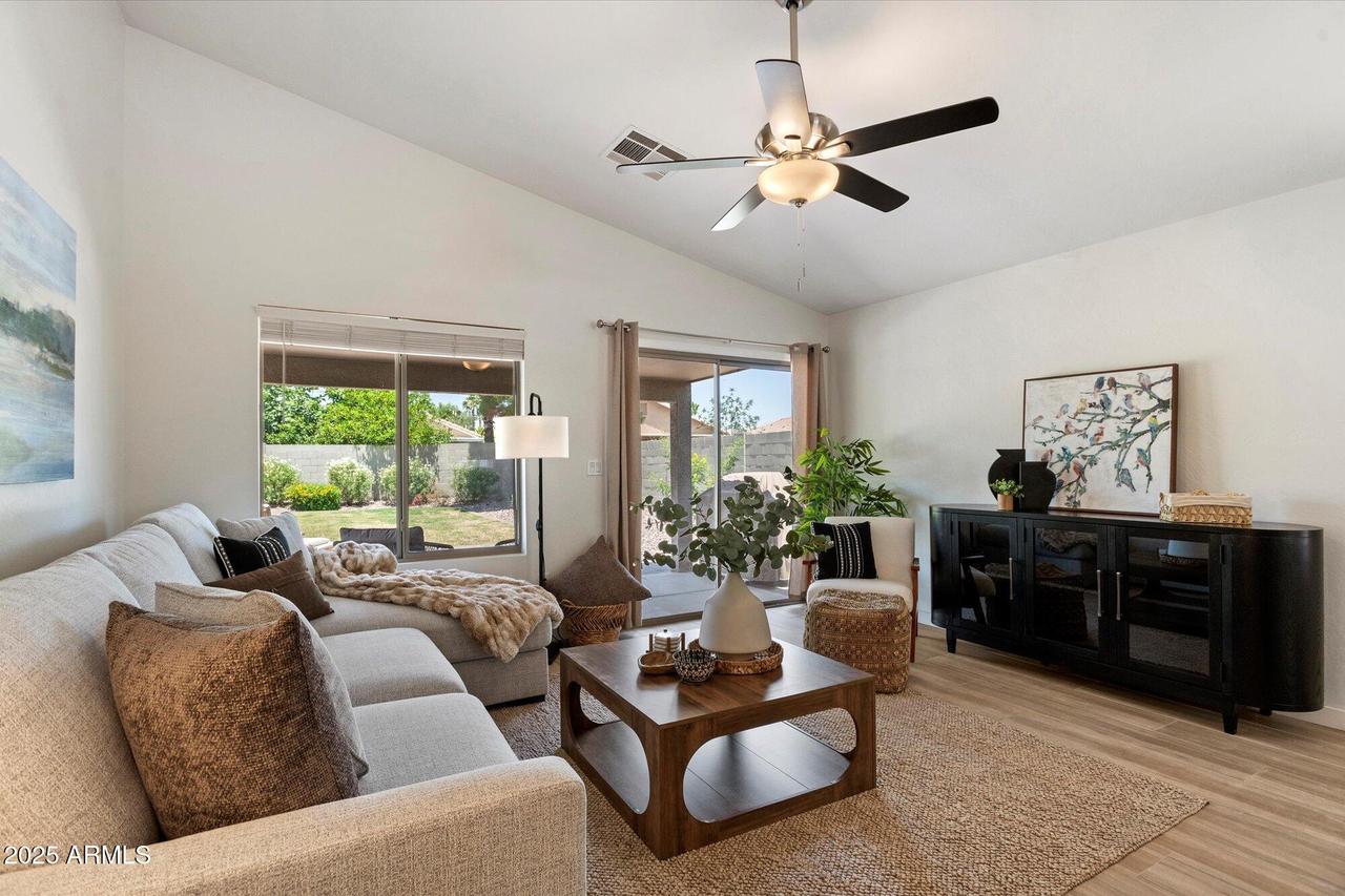 810 E Potter Dr., Phoenix, AZ 85024
