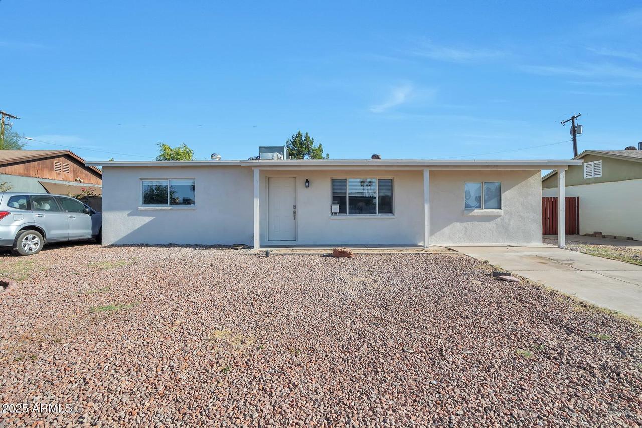 2823 W Banff Ln., Phoenix, AZ 85053