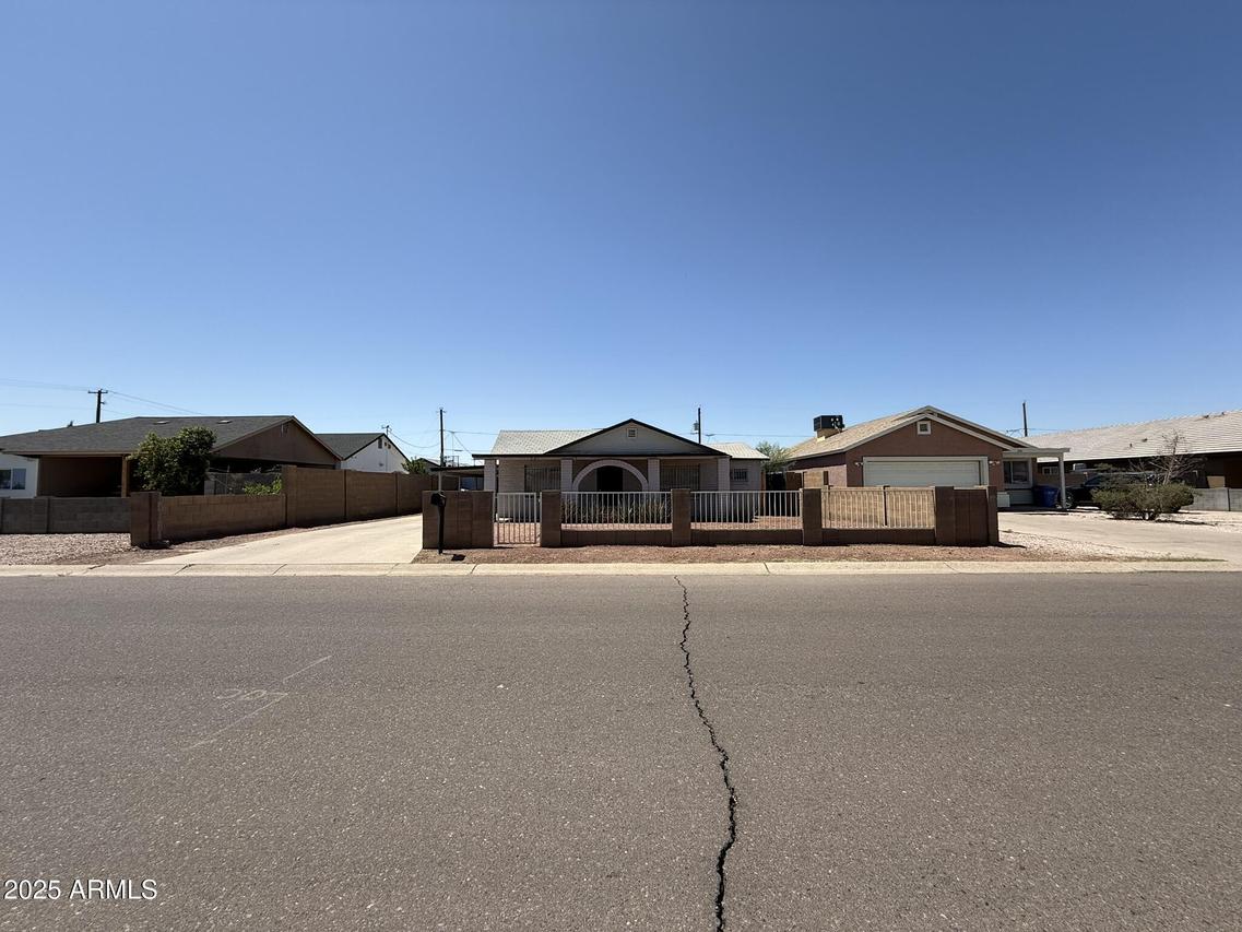 2745 E Wood St., Phoenix, AZ 85040