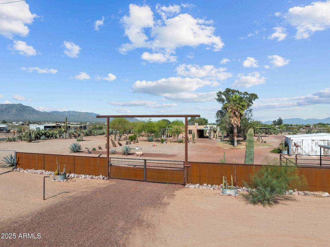 50702 W Hector Rd., Aguila, AZ 85320
