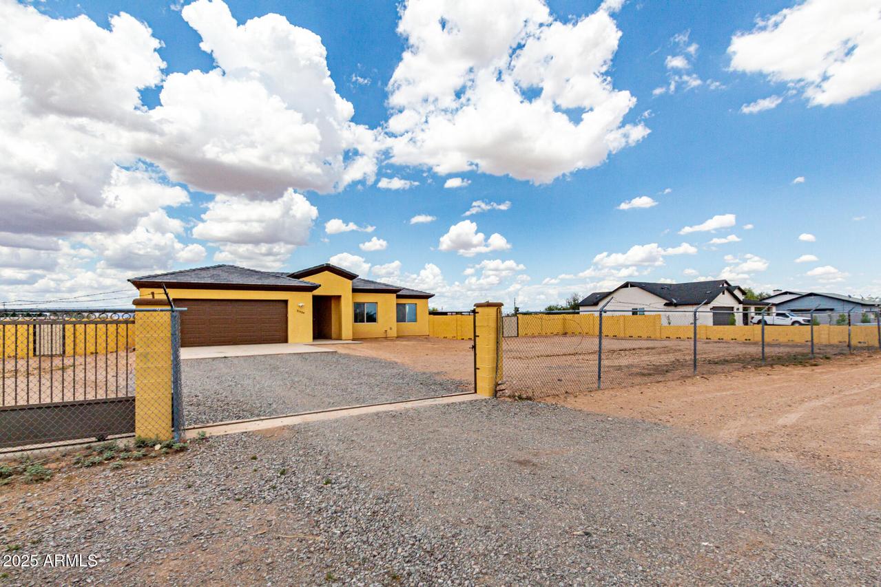21524 W Chaparosa Way, Wittmann, AZ 85361
