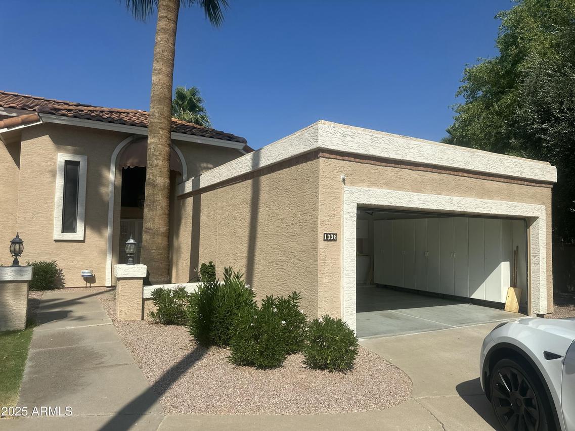 1338 E Greenway Cir., Mesa, AZ 85203