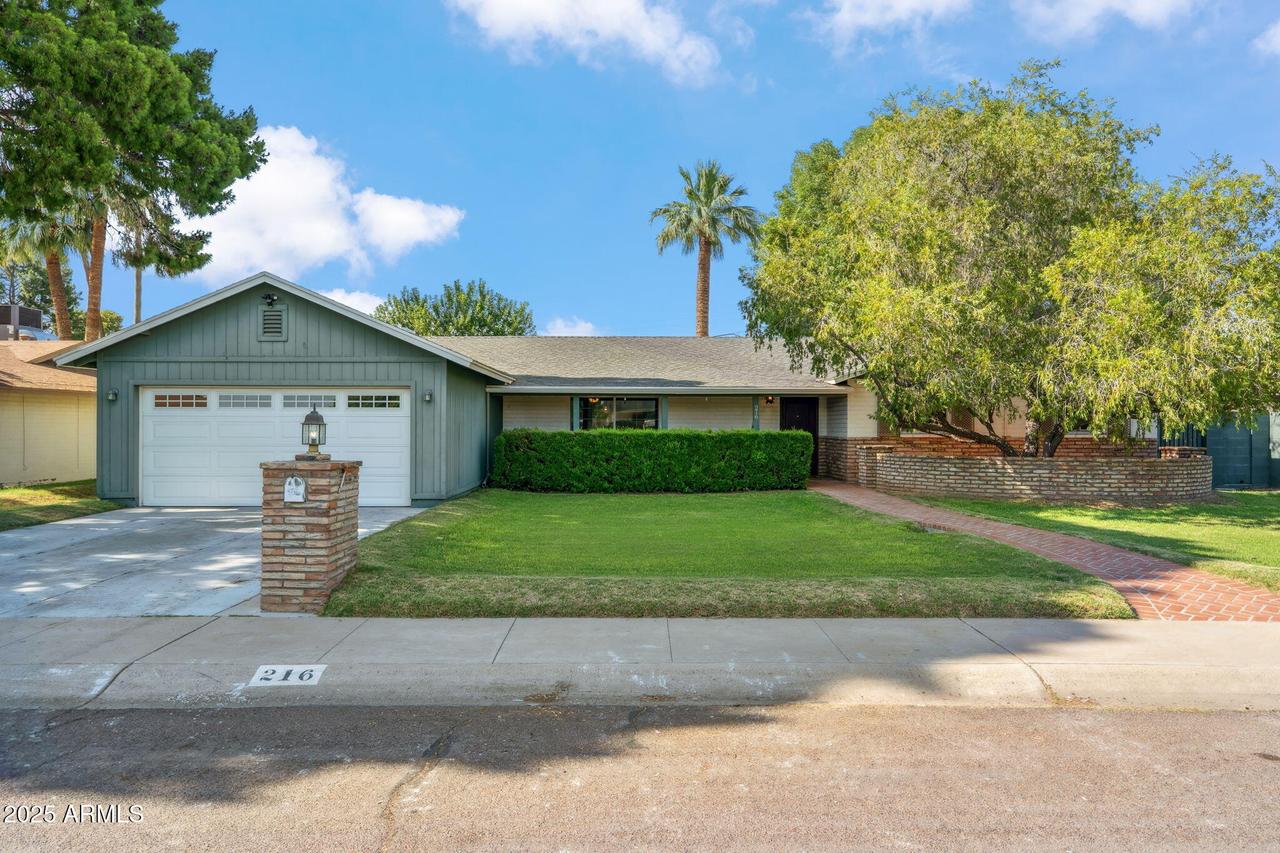 216 E Harmont Dr., Phoenix, AZ 85020