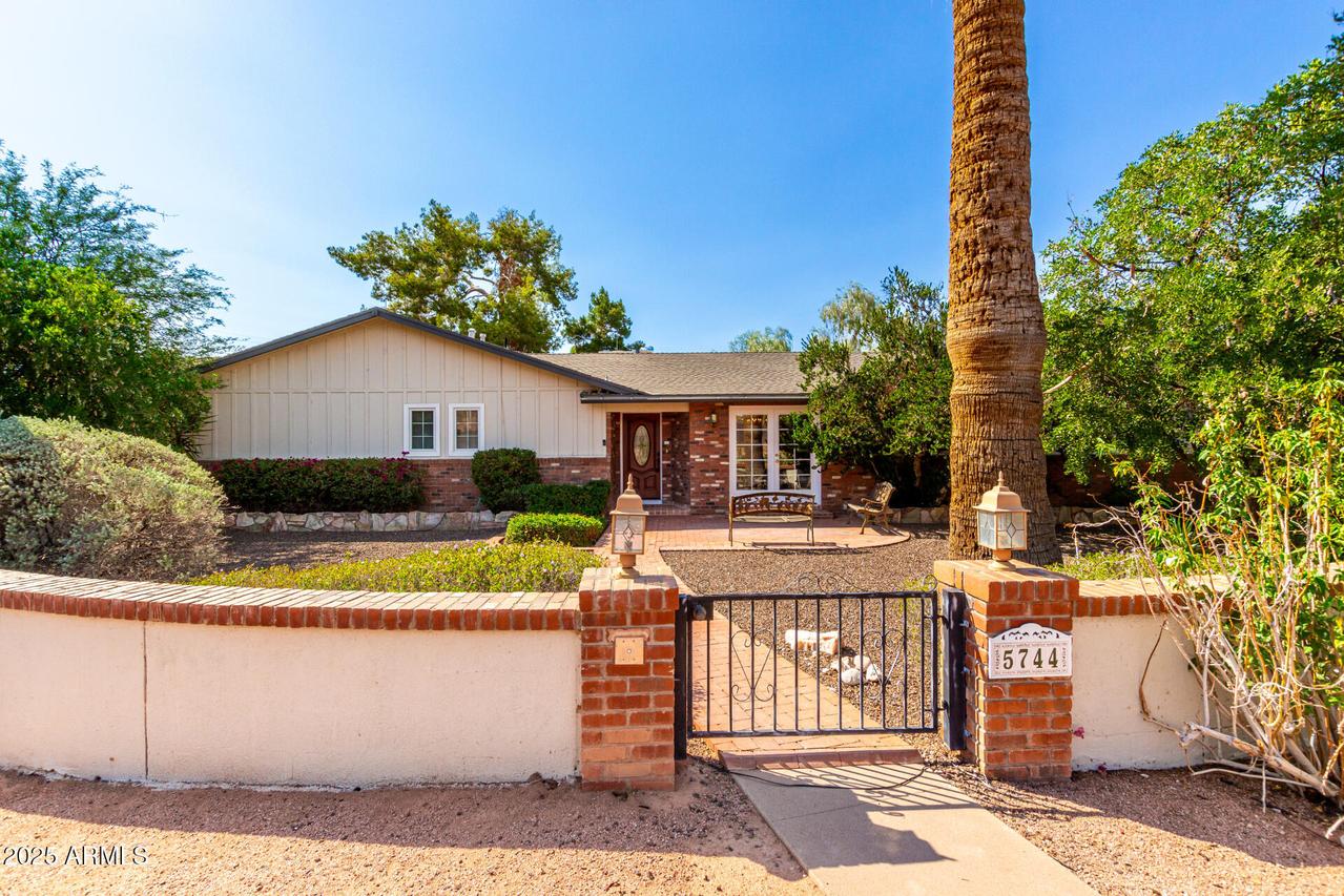 5744 E Oak St., Scottsdale, AZ 85257