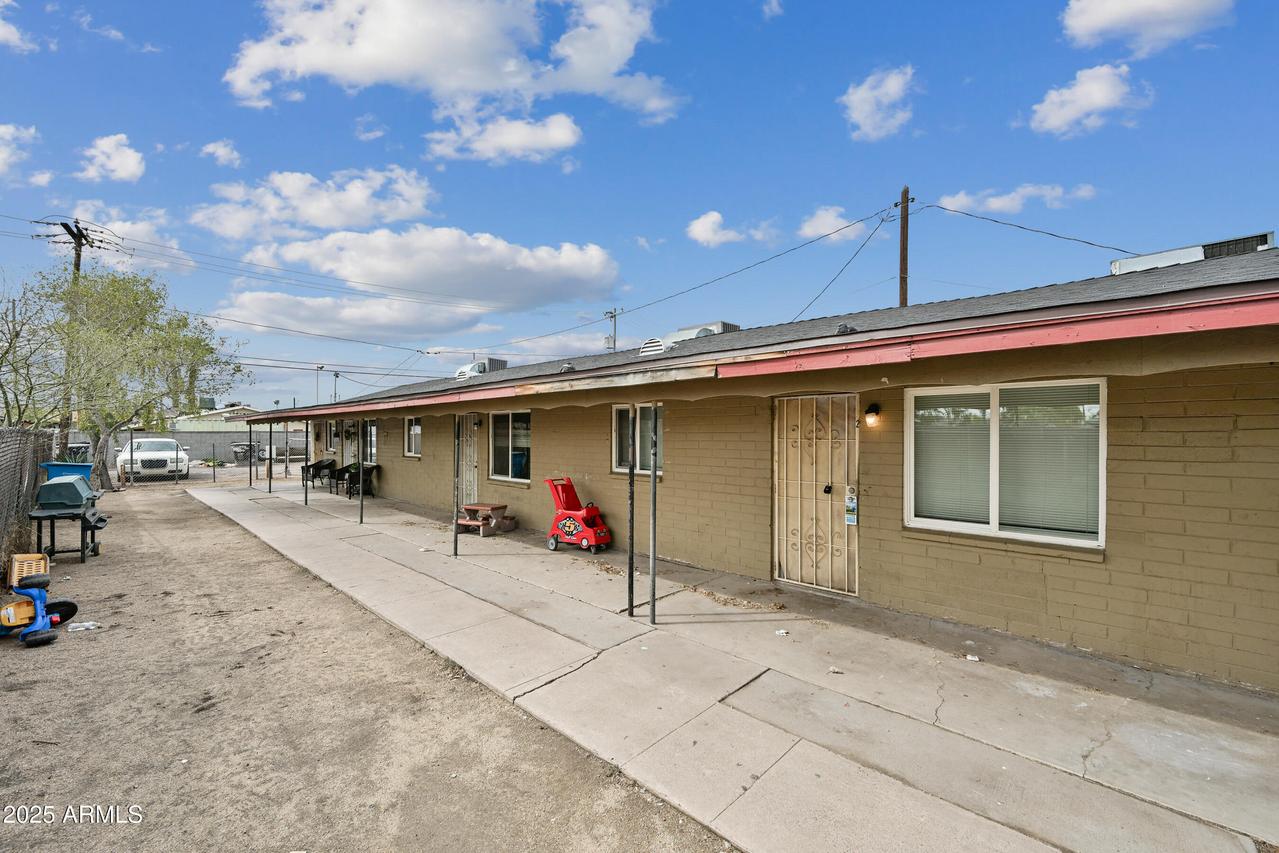 2237 E Taylor St., Phoenix, AZ 85006