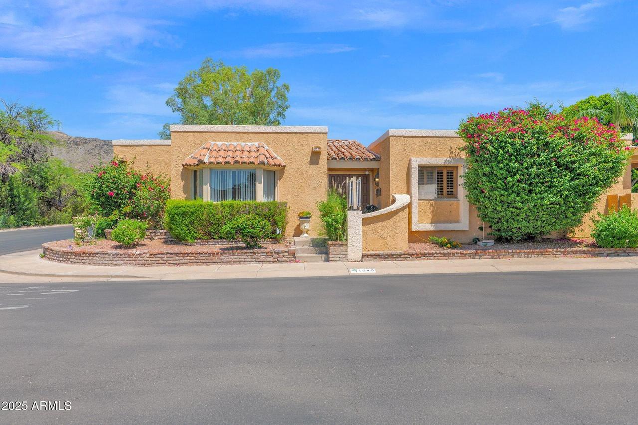 1040 E Clinton St., Phoenix, AZ 85020