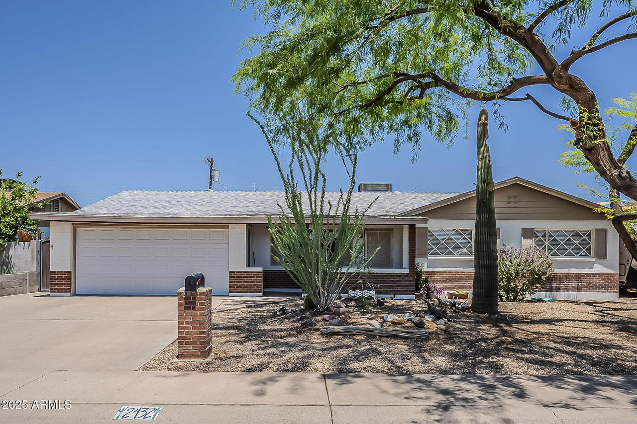 2432 W Echo Ln., Phoenix, AZ 85021