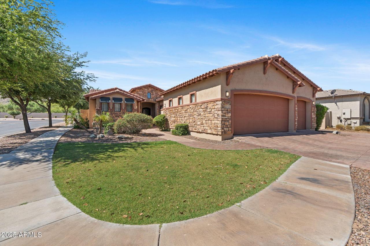 3215 E Constance Way, Phoenix, AZ 85042