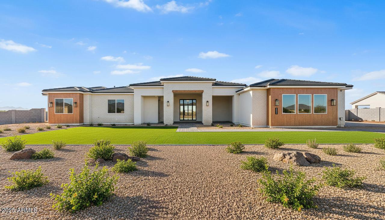 1951 E Long Rifle Rd., Phoenix, AZ 85086