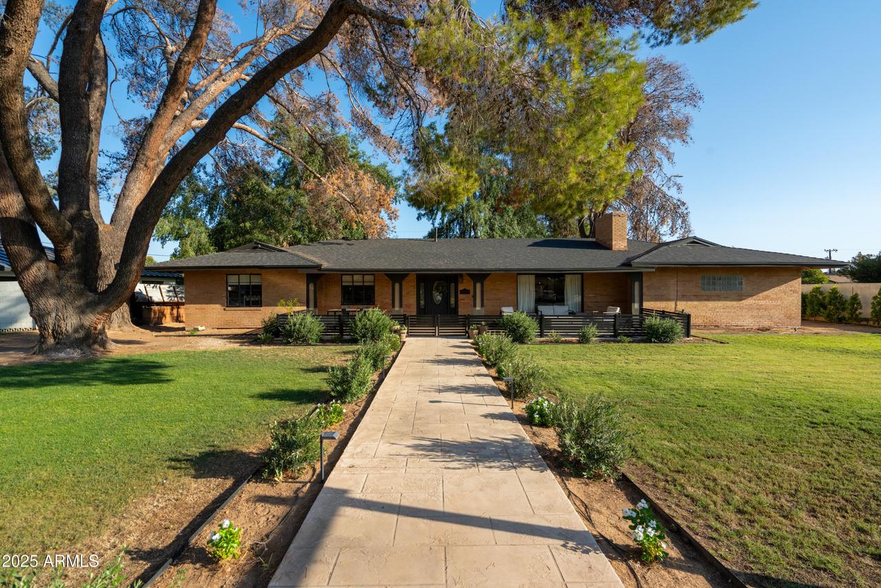 547 W Orangewood Ave., Phoenix, AZ 85021