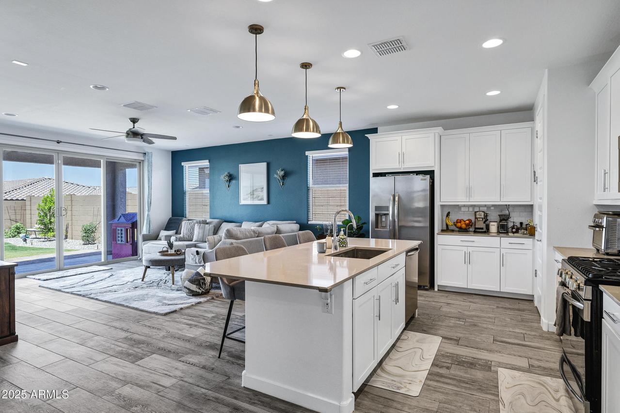 1652 W Estes Way, Phoenix, AZ 85041