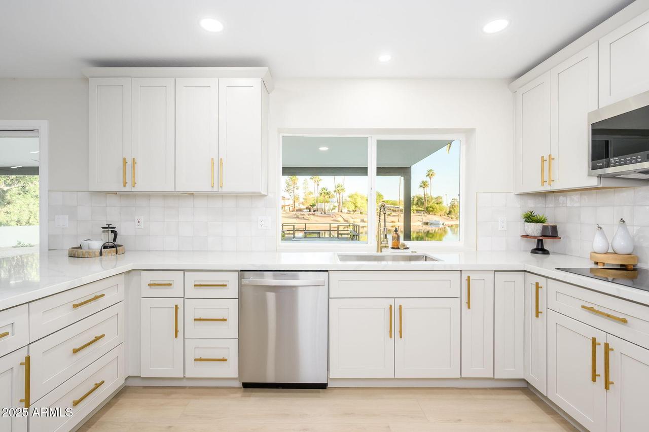 2552 S Playa, Mesa, AZ 85202