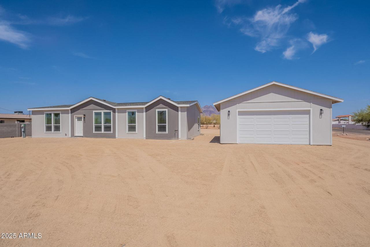 1623 N Monterey Dr., Apache Junction, AZ 85120