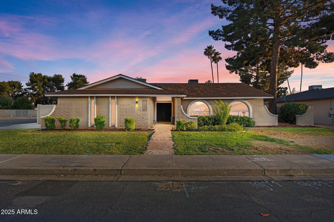 1509 W Kiowa Ave., Mesa, AZ 85202