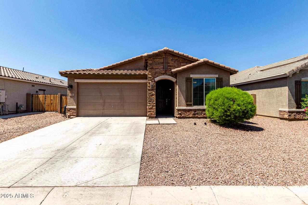 2176 W Larissa Ln., San Tan Valley, AZ 85144