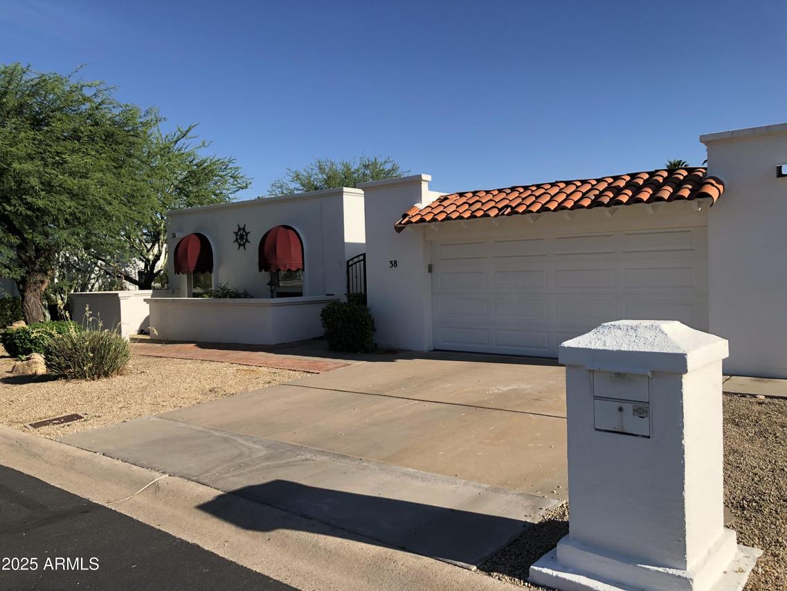 38 E Calavar Rd., Phoenix, AZ 85022