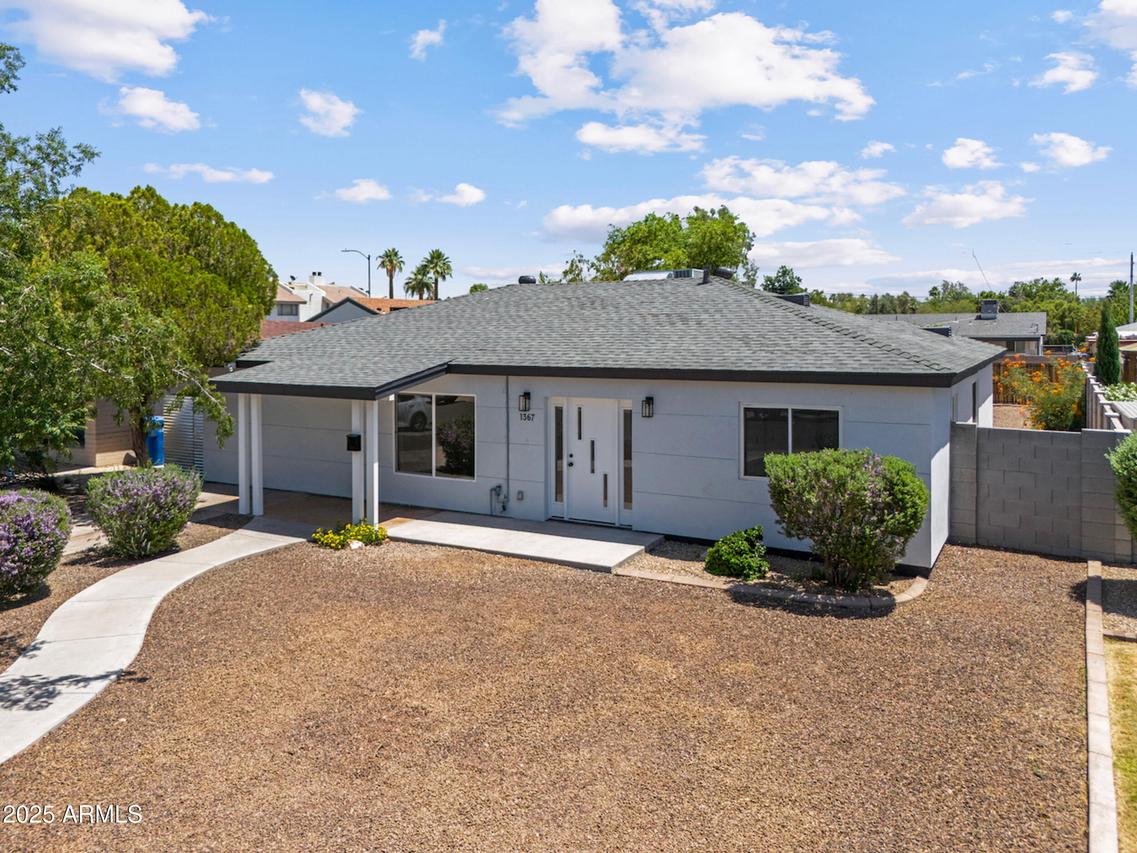 1367 E Mitchell Dr., Phoenix, AZ 85014