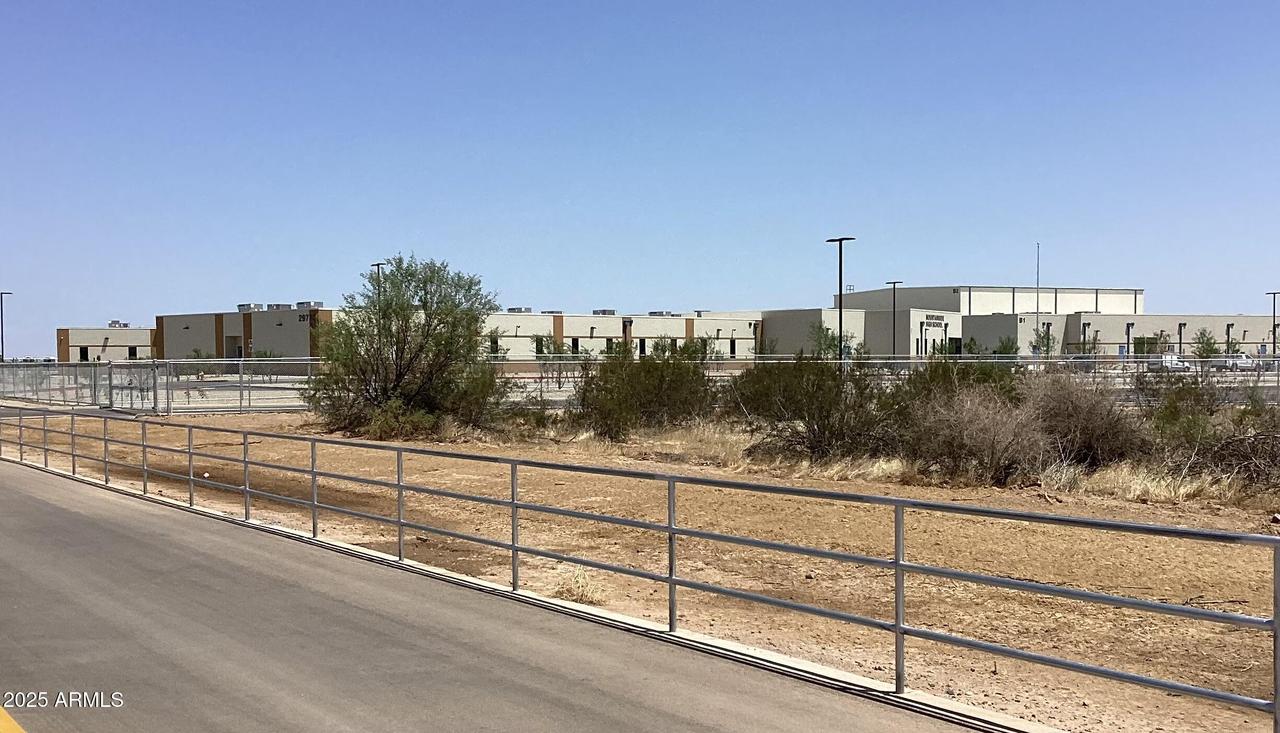 221xx W Dove Wing Way, Wittmann, AZ 85361