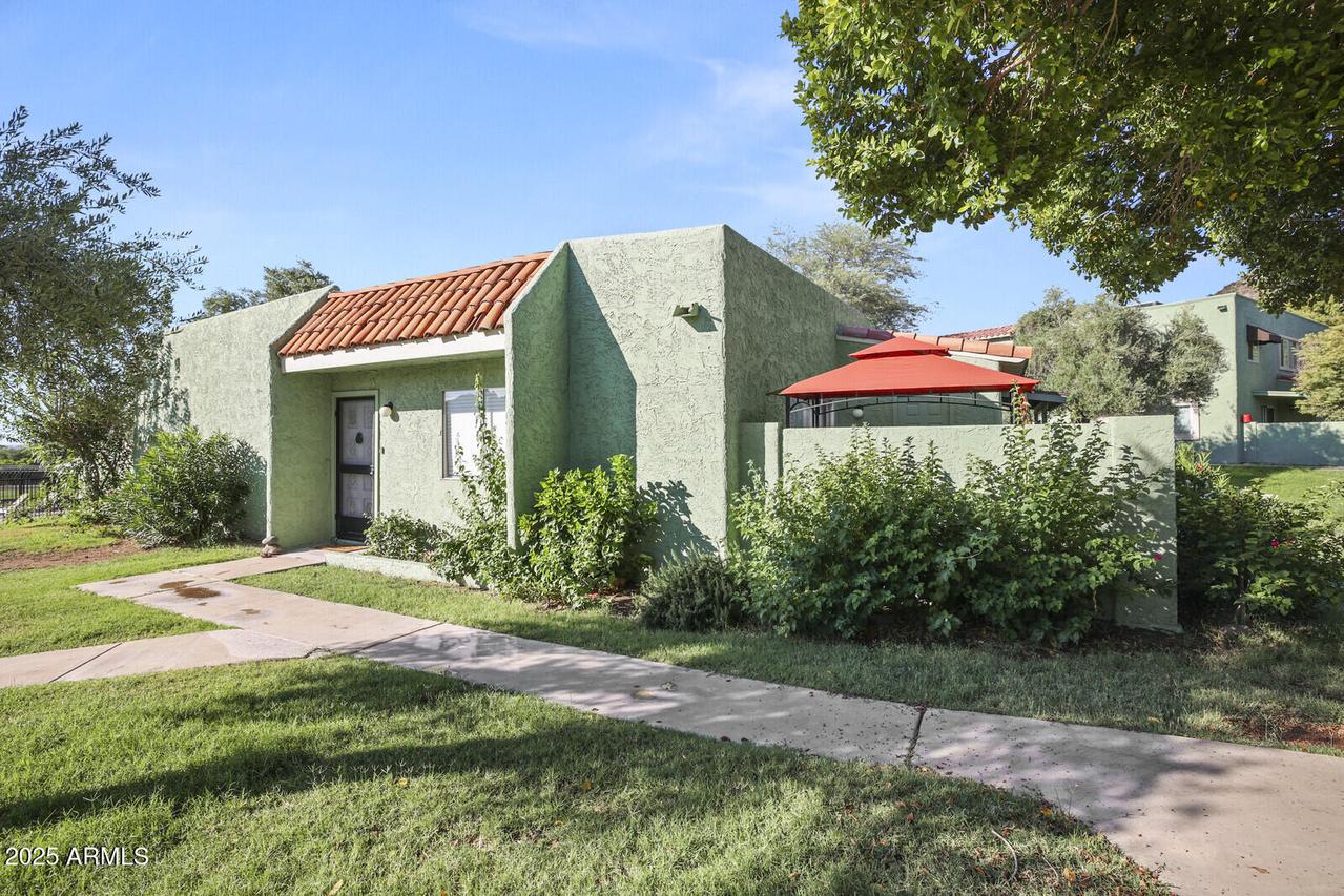 735 E Cochise Dr., Phoenix, AZ 85020