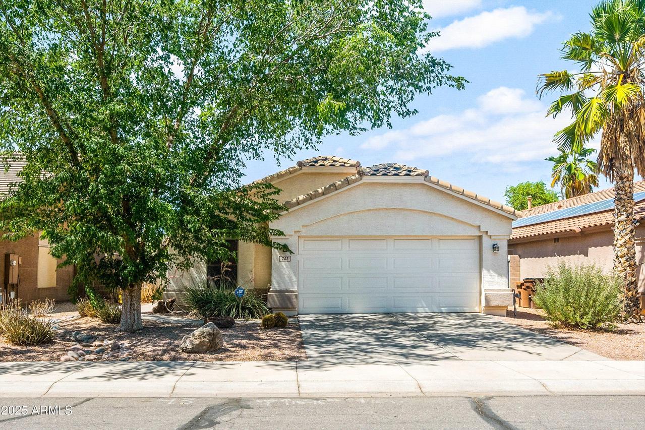 742 E Lovegrass Dr., San Tan Valley, AZ 85143