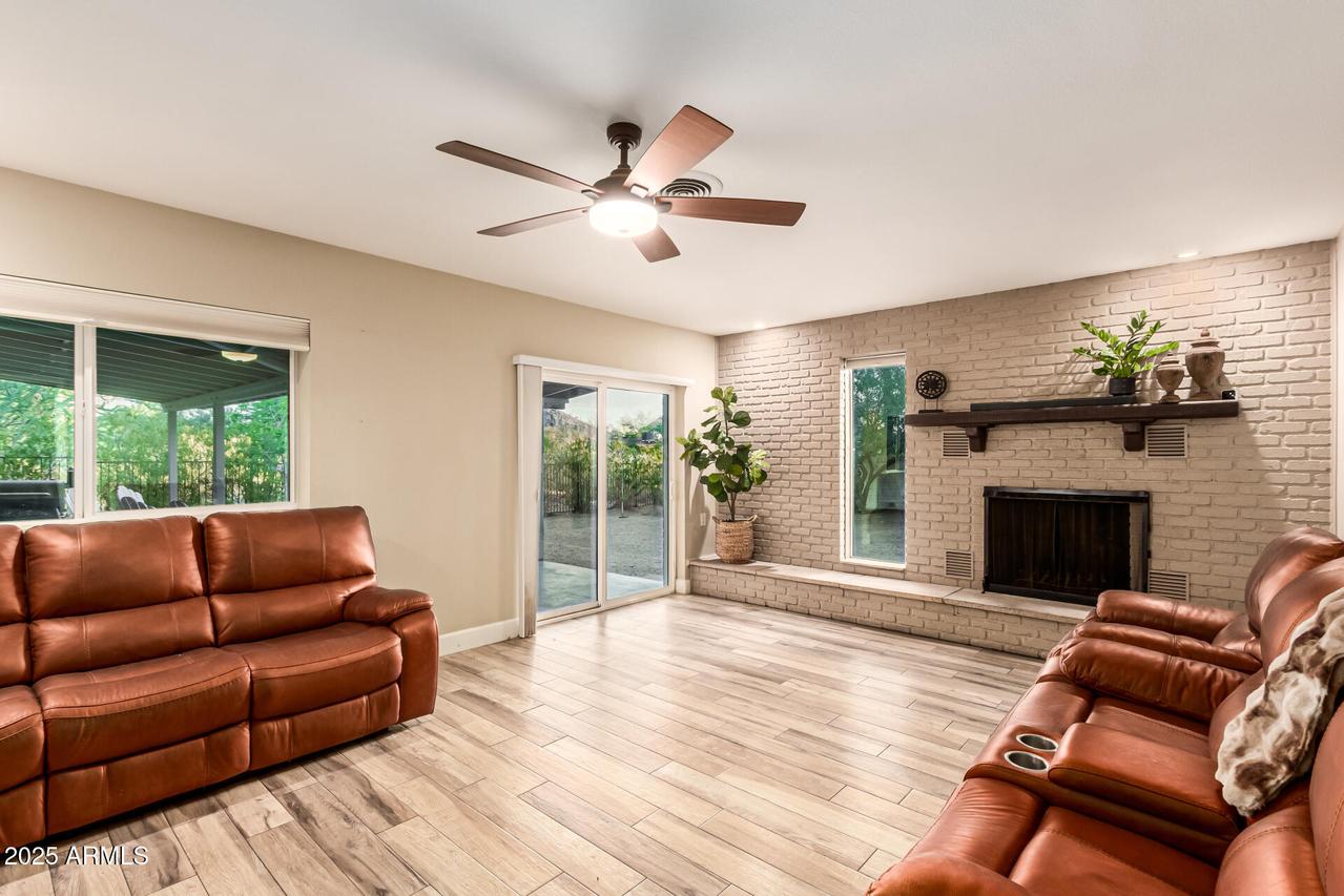 851 E Village Circle Dr., Phoenix, AZ 85022