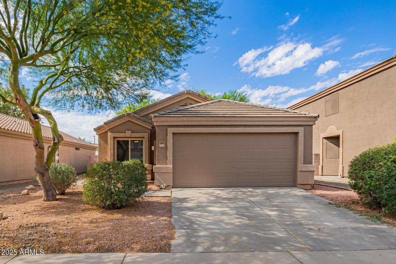 2269 W Silver Creek Ln., San Tan Valley, AZ 85144